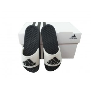 Par de chanclas de goma con su caja